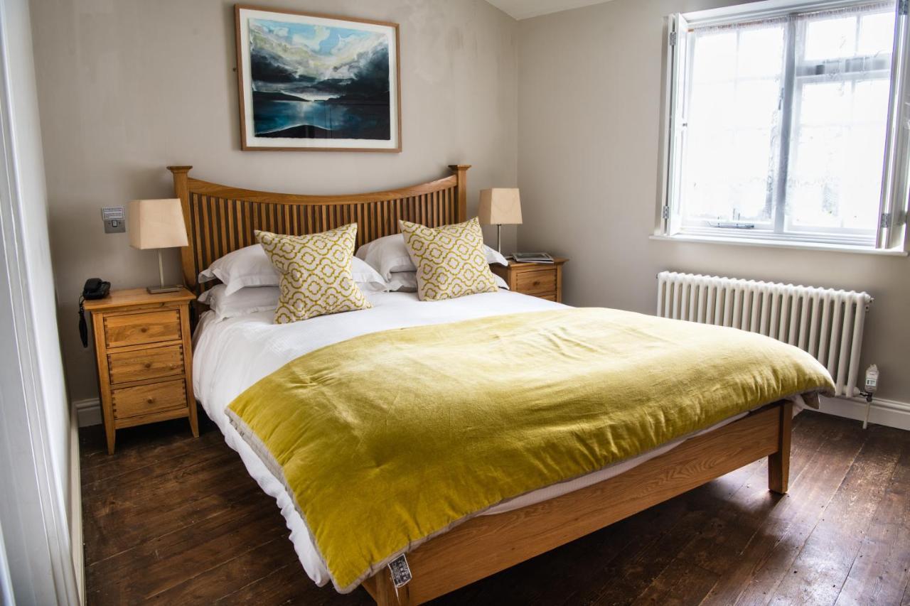 Inn Wheelwrights Arms Country & Pub 4*